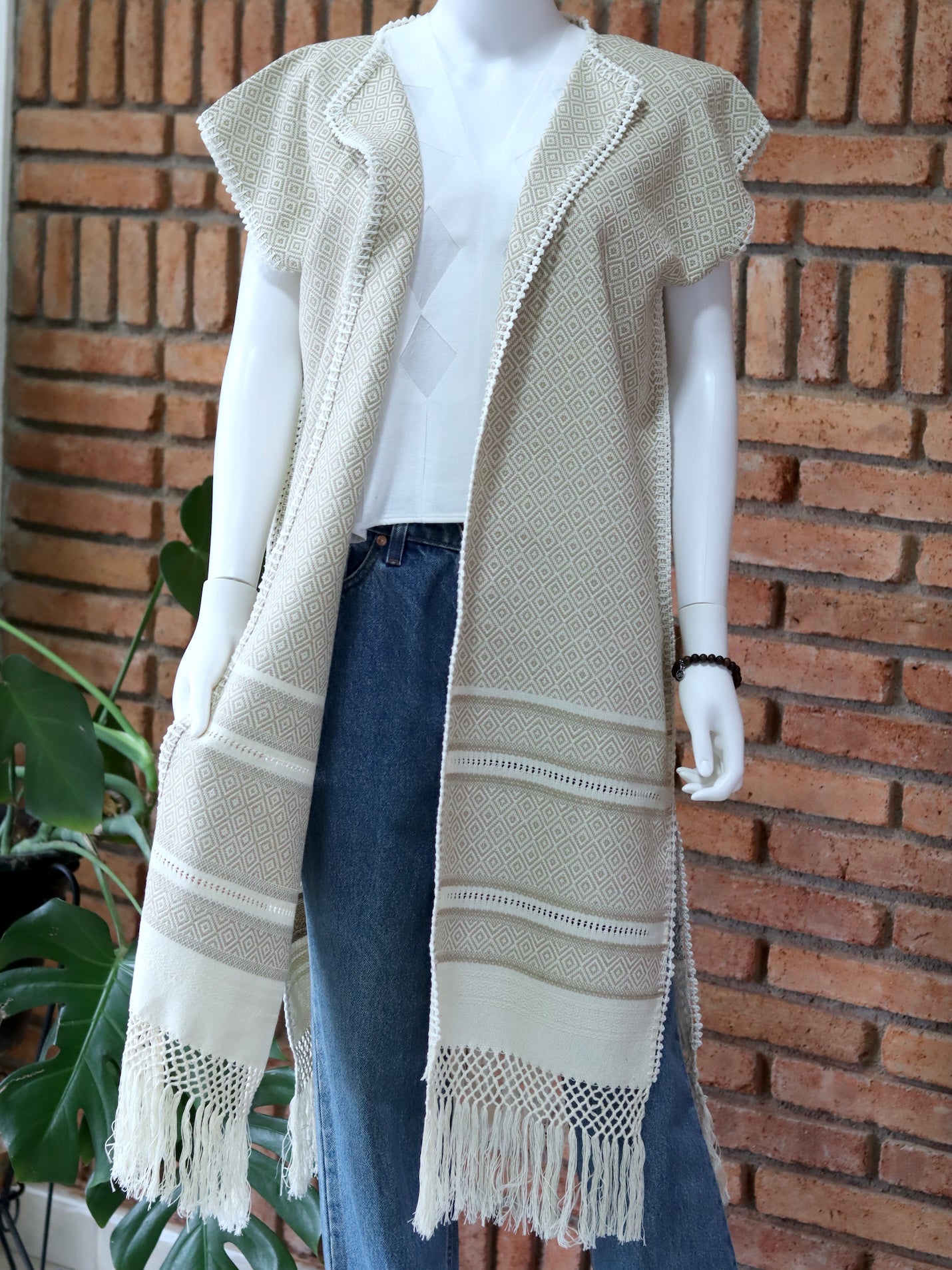 Chaleco Artesanal Hecho en Telar Beige con Caqui Unitalla.