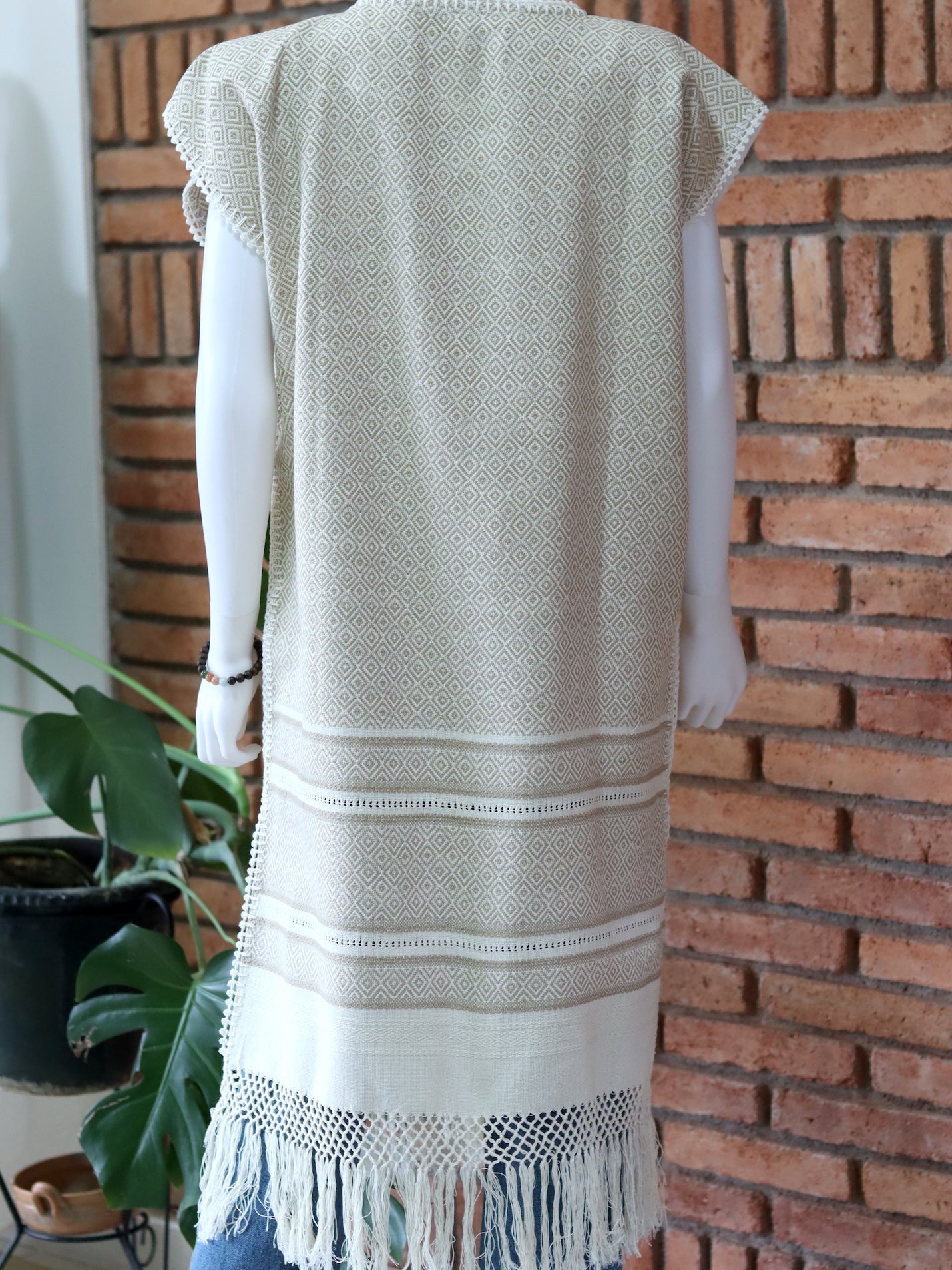 Chaleco Artesanal Hecho en Telar Beige con Caqui Unitalla.