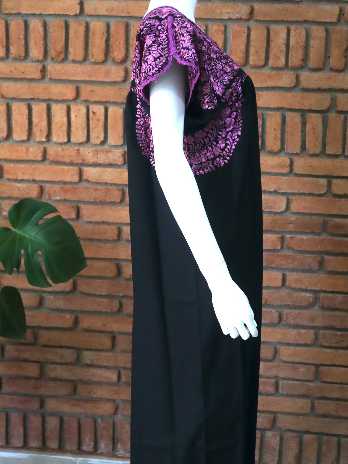 Vestido Bordado a Mano Mod. San Antonino Unitalla. (Diferentes colores).