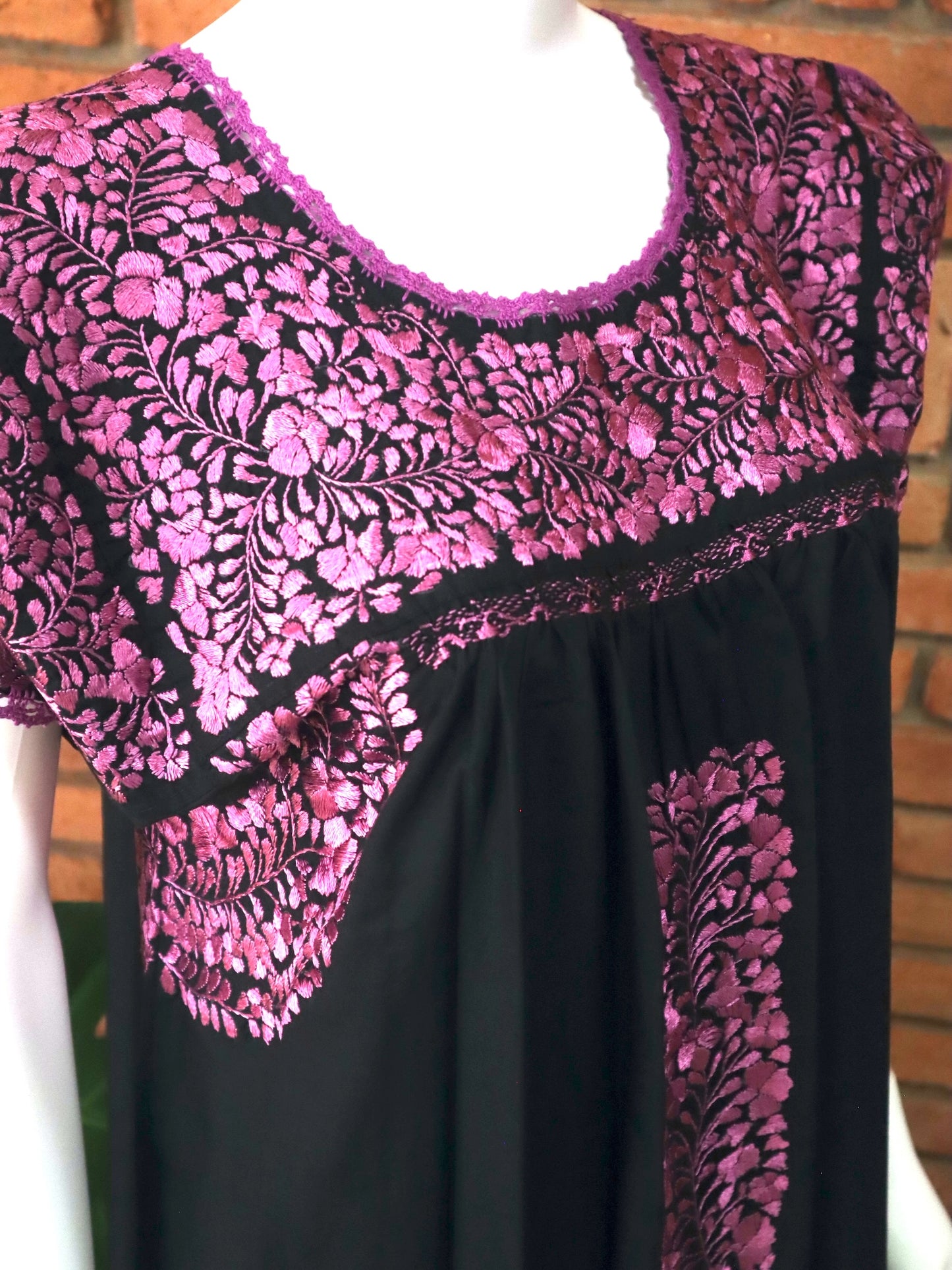 Vestido Bordado a Mano Mod. San Antonino Unitalla. (Diferentes colores).