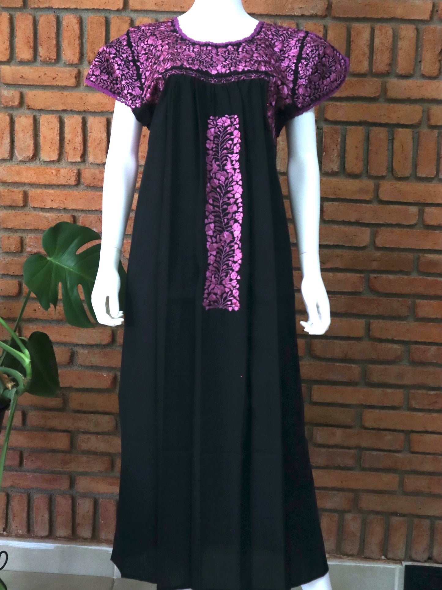 Vestido Bordado a Mano Mod. San Antonino Unitalla. (Diferentes colores).