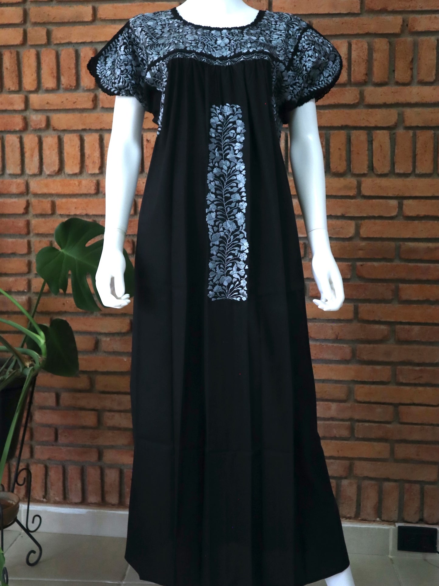 Vestido Bordado a Mano Mod. San Antonino Unitalla. (Diferentes colores).