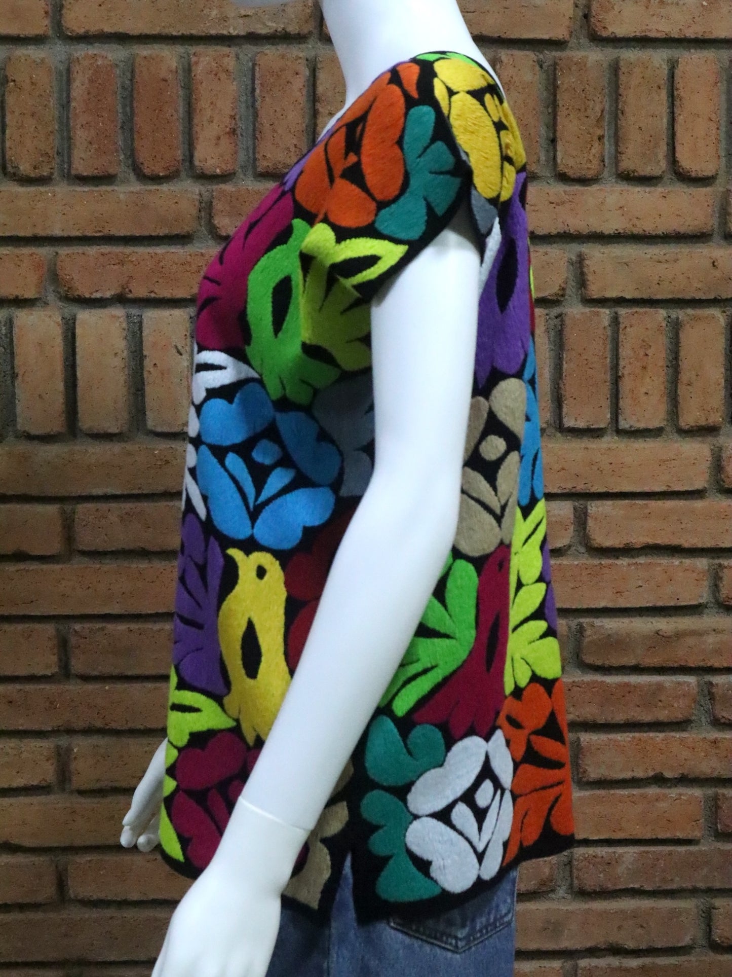 Blusa Bordada a Mano Mod. Jalapa Unitalla Negro con Multicolor 4.