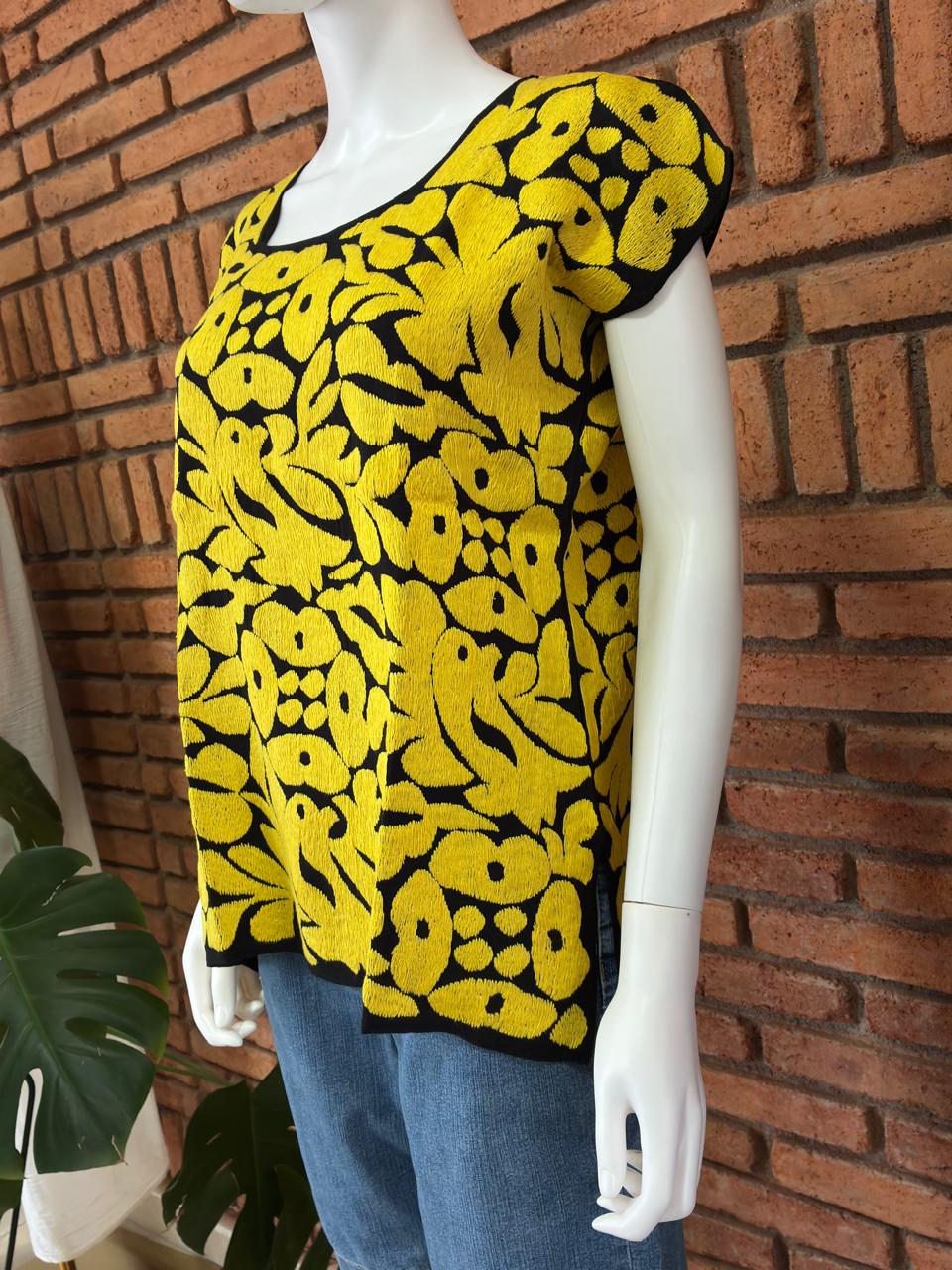 Blusa Bordada a Mano Mod. Jalapa Unitalla Amarillo.
